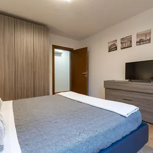 https://guglie-design-apartment.hotelslidodijesolo.com